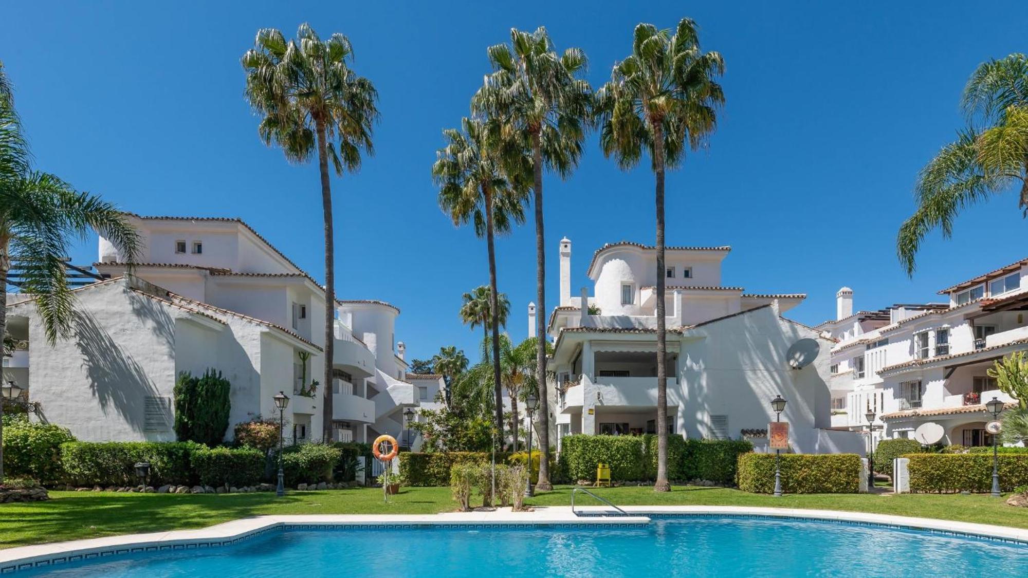 Apartment Mediterranean Hidden Treasure At Puerto Banus *