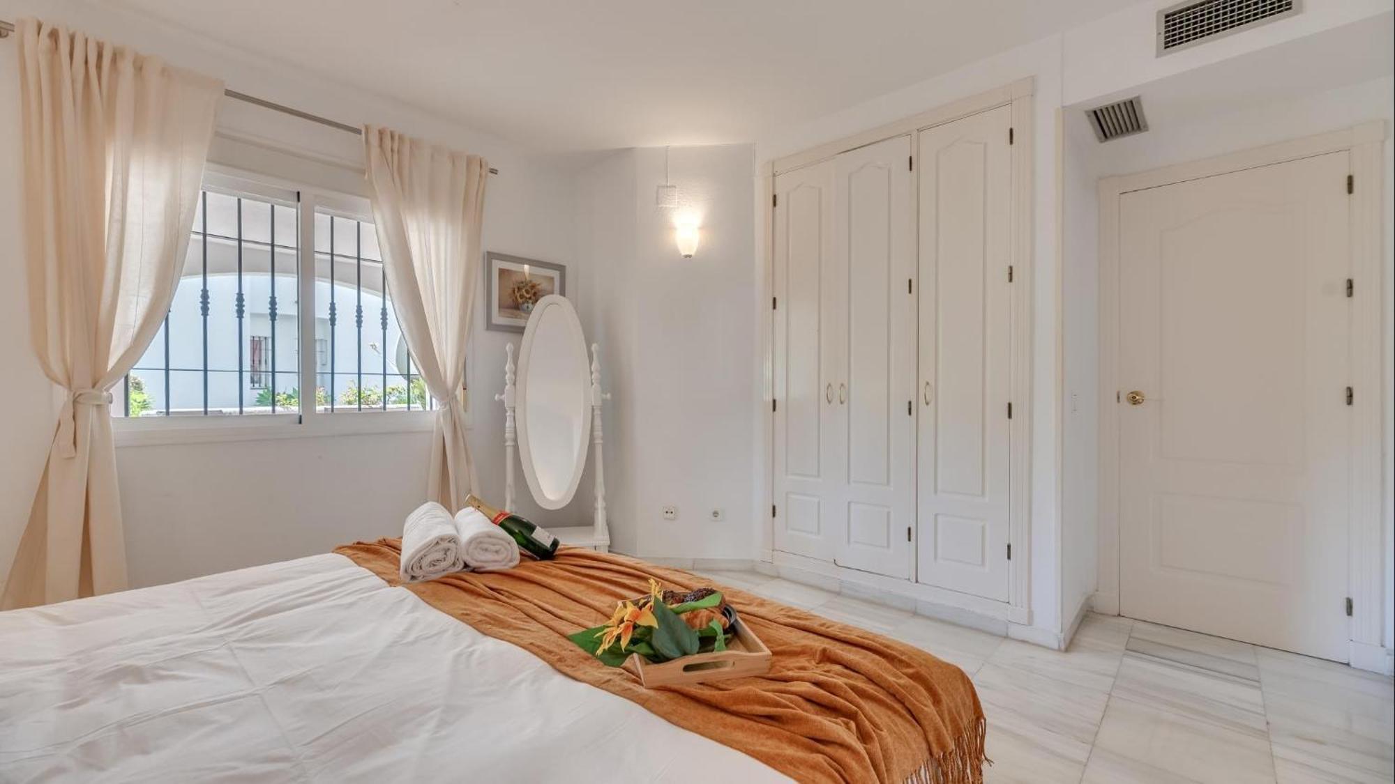 Apartment Mediterranean Hidden Treasure At Puerto Banus *